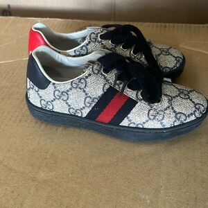 Gucci boys shoes size 27